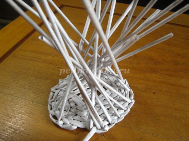 формирование каркаса для плетения корзины из бумаги